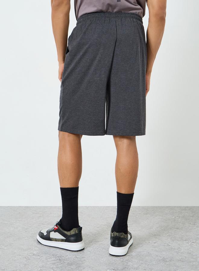 ستايلي شورت سادة بطول الركبة مع رباط خصر - Image 3